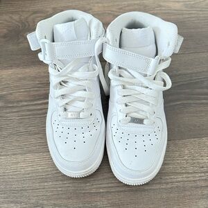 Nike women’s Air Force 1 white